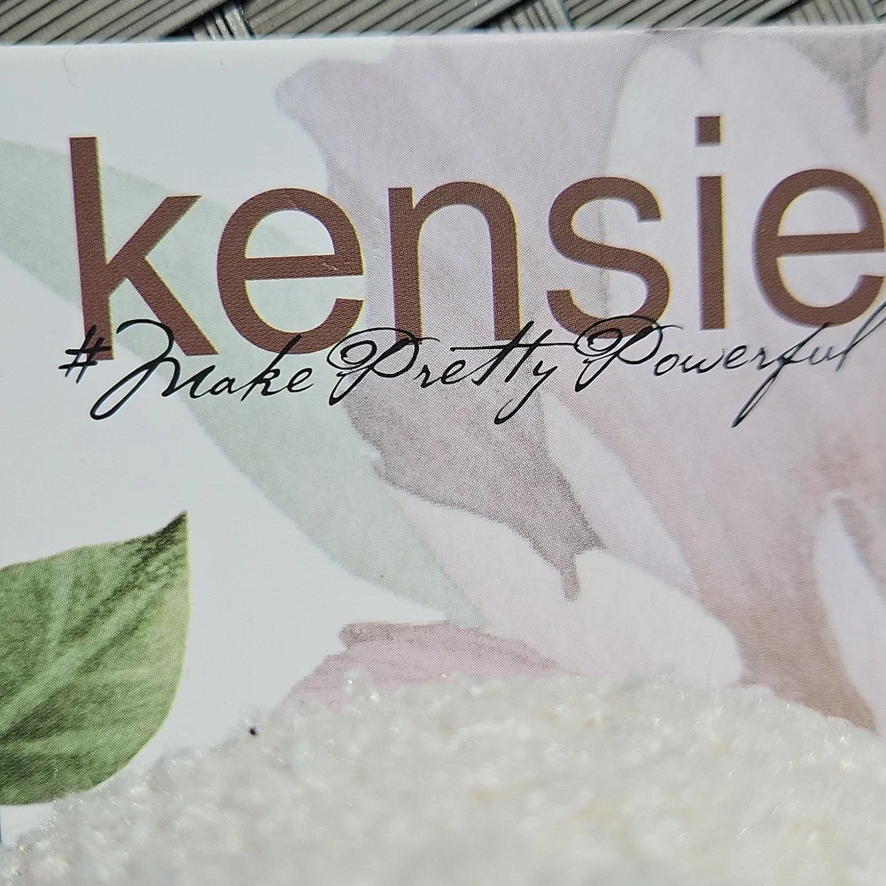 NEW WITH TAGS Kensie Size 6/7 Ivory Red Strawberries Fuzzy Memory Foam Slippers - Picture 15 of 17